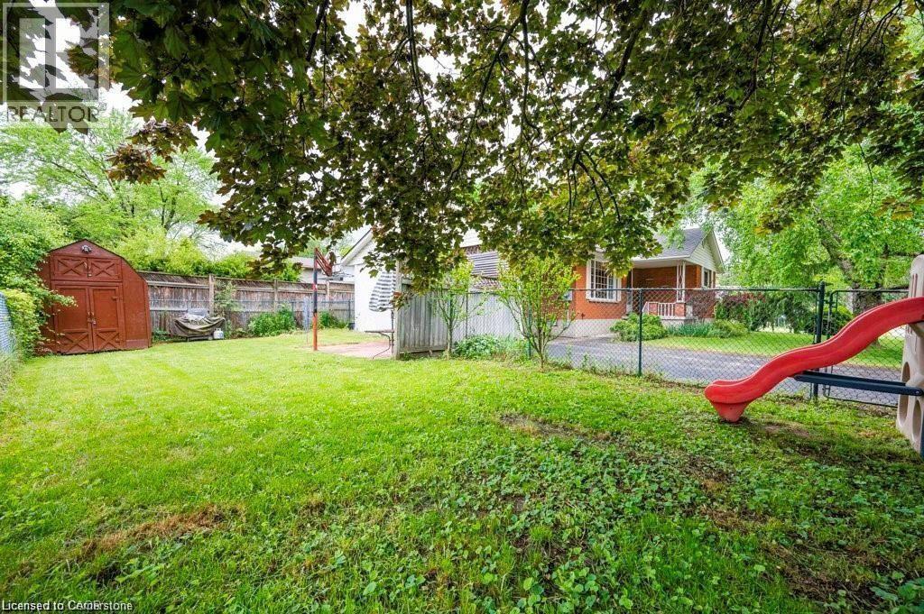 105 Westmount Road E, Kitchener, ON - Outdoor