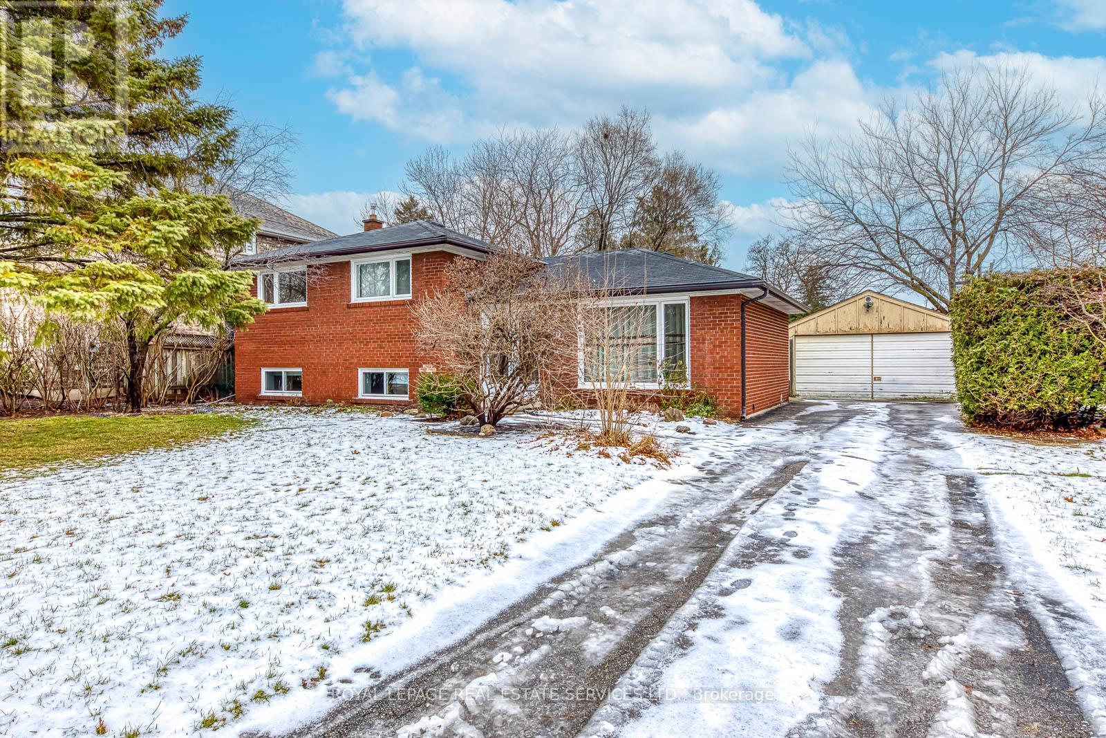 2420 Raymore Drive, Burlington, ON - Outdoor