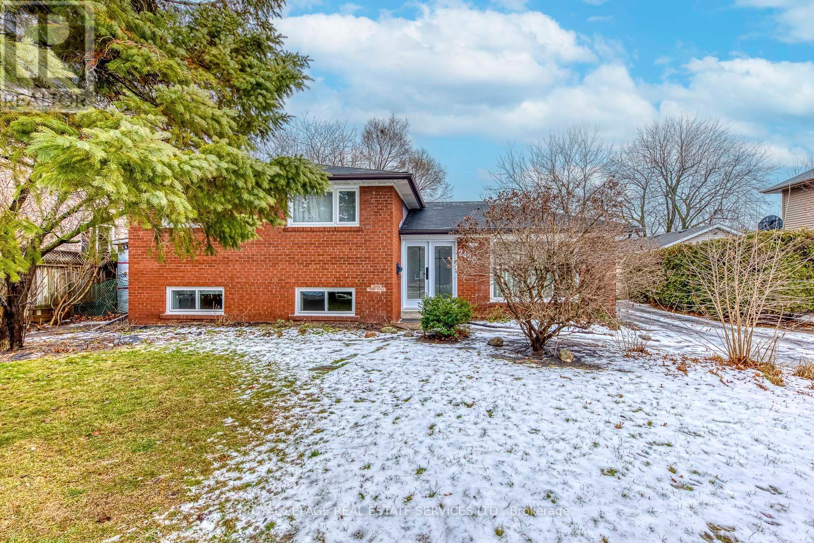 2420 Raymore Drive, Burlington, ON - Outdoor
