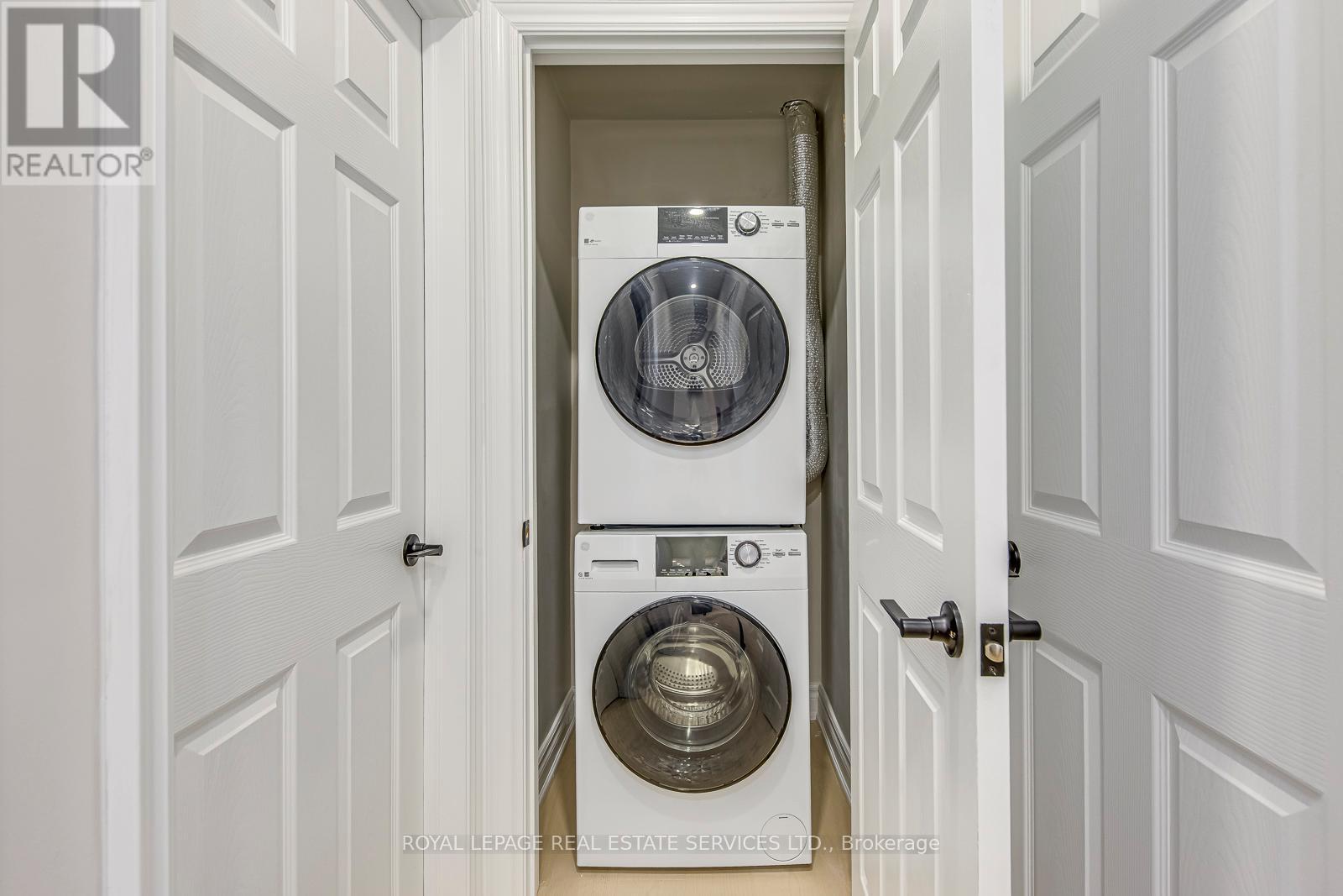 2420 Raymore Drive, Burlington, ON - Indoor Photo Showing Laundry Room
