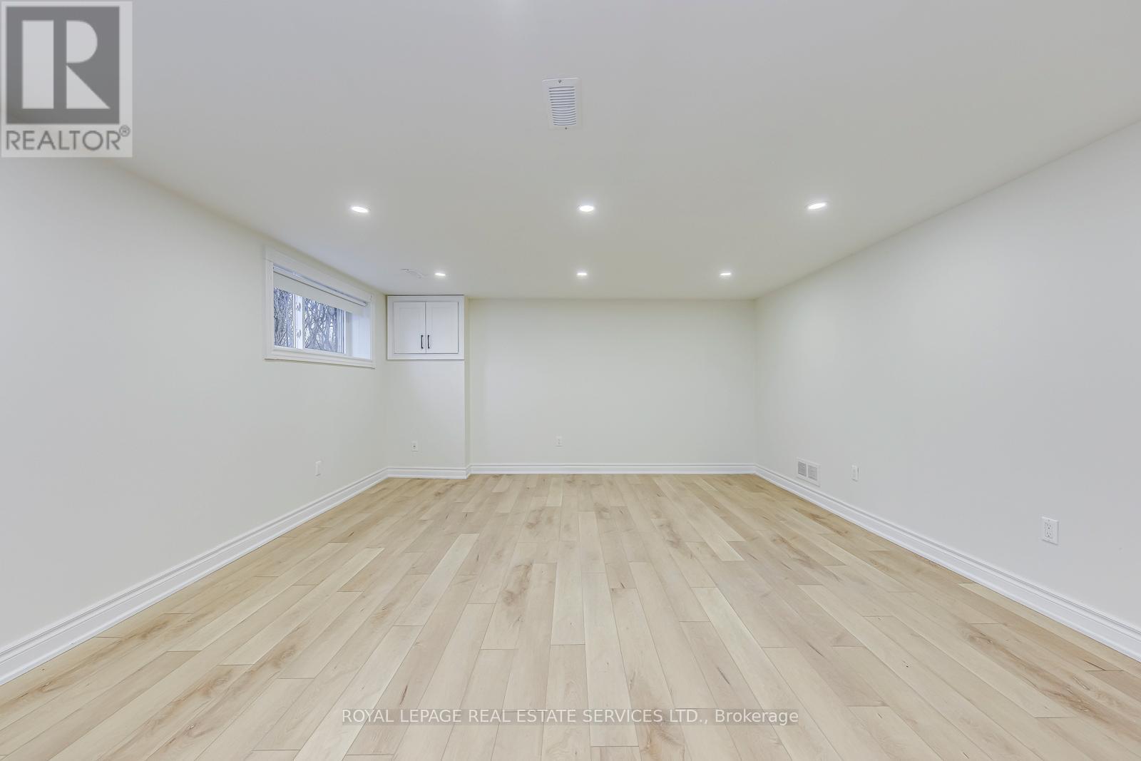 2420 Raymore Drive, Burlington, ON - Indoor Photo Showing Other Room
