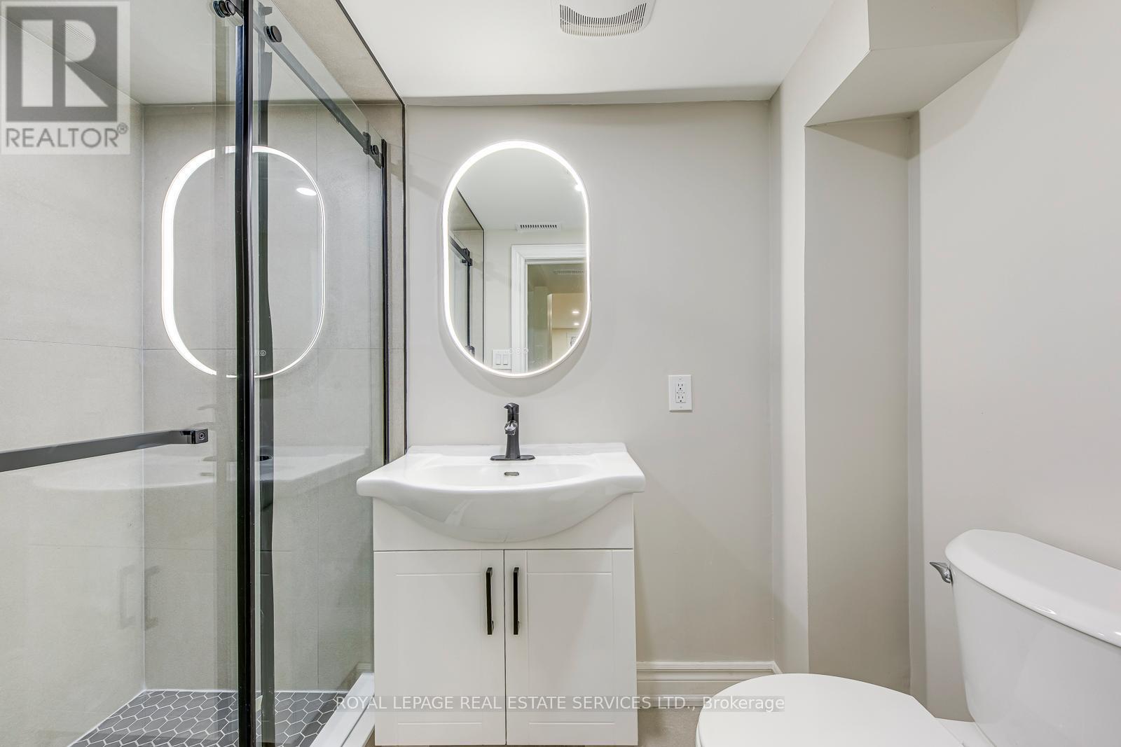2420 Raymore Drive, Burlington, ON - Indoor Photo Showing Bathroom