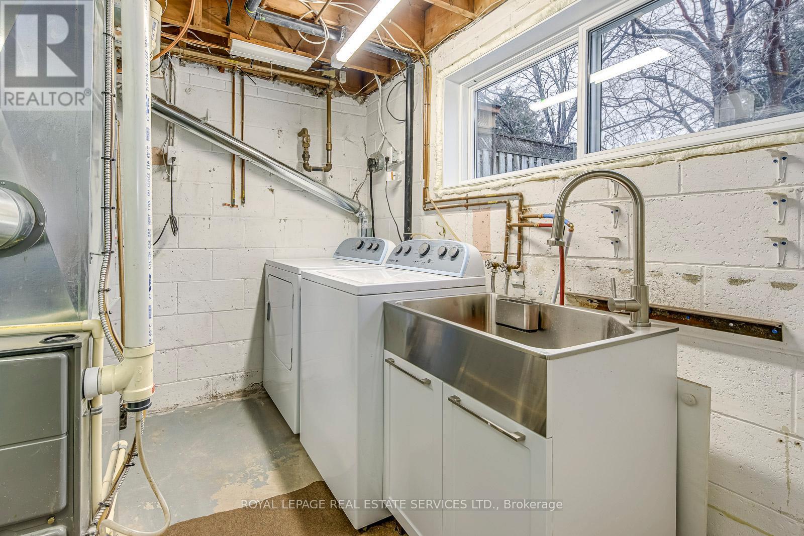 2420 Raymore Drive, Burlington, ON - Indoor Photo Showing Laundry Room