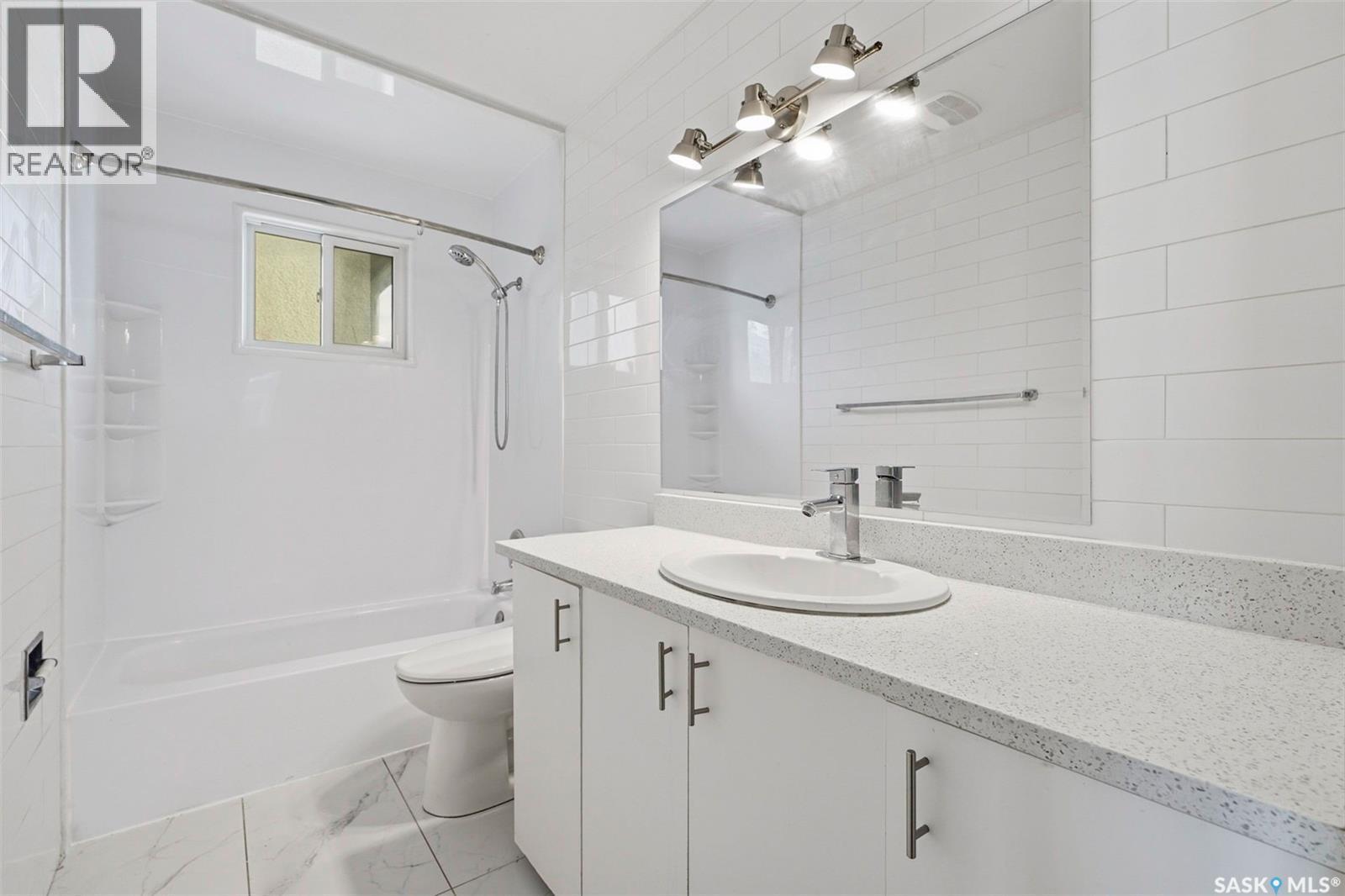 258 Waterloo Crescent, Saskatoon, SK - Indoor Photo Showing Bathroom