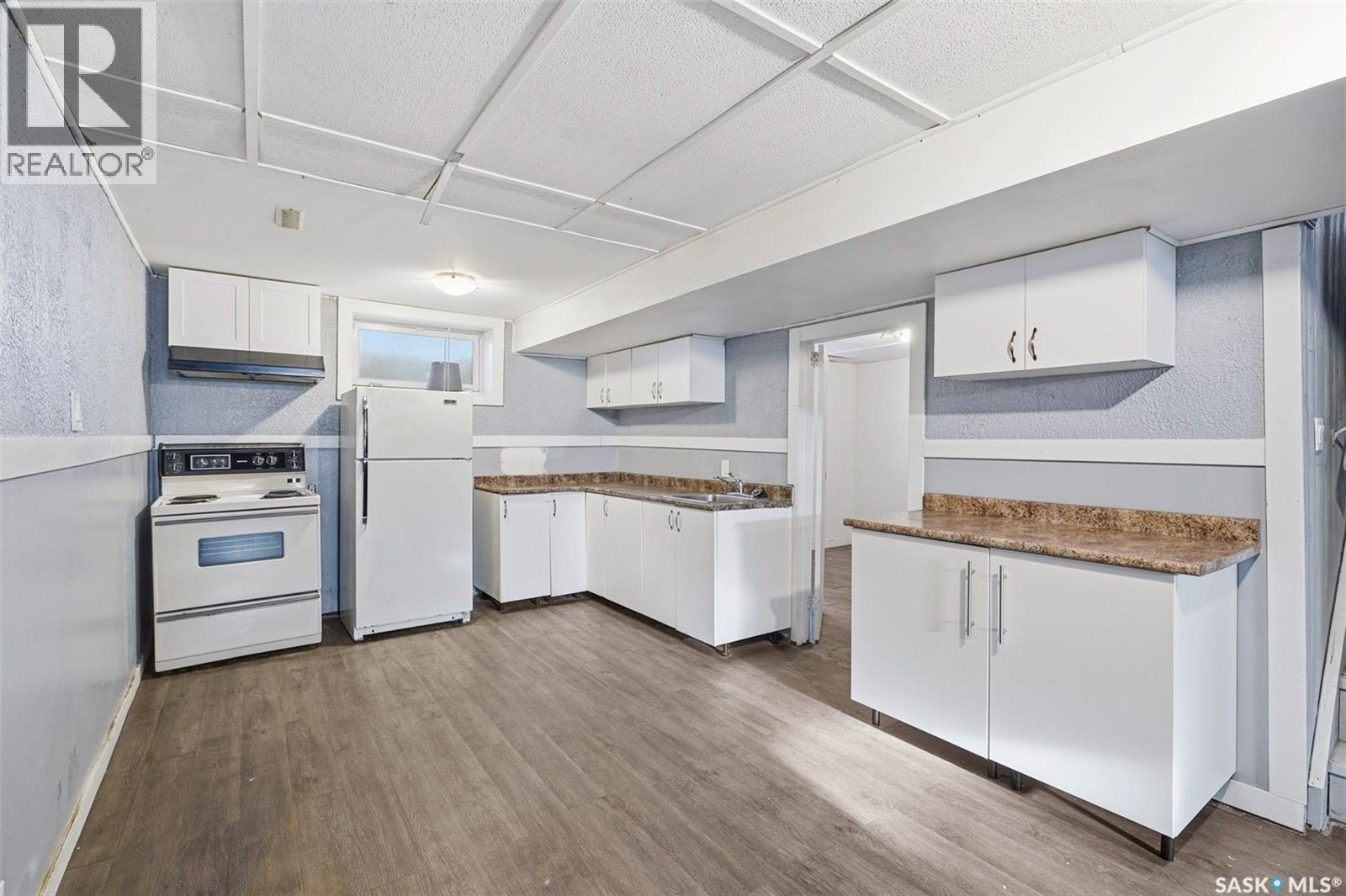 258 Waterloo Crescent, Saskatoon, SK - Indoor Photo Showing Kitchen