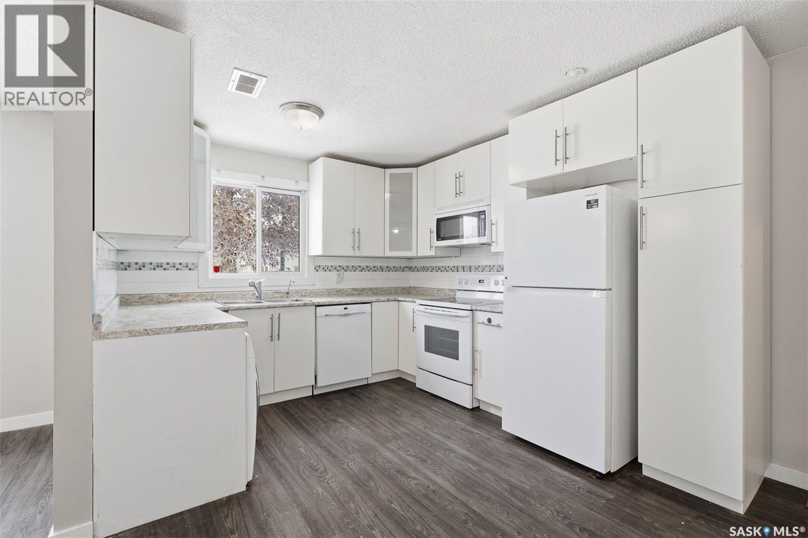 258 Waterloo Crescent, Saskatoon, SK - Indoor Photo Showing Kitchen