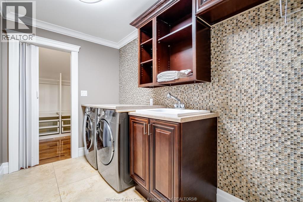 6 Two Creeks, Wheatley, ON - Indoor Photo Showing Laundry Room