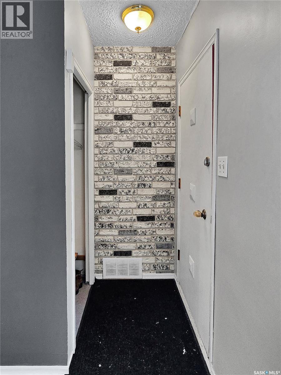 215 Isabella Street E, Saskatoon, SK - Indoor Photo Showing Other Room