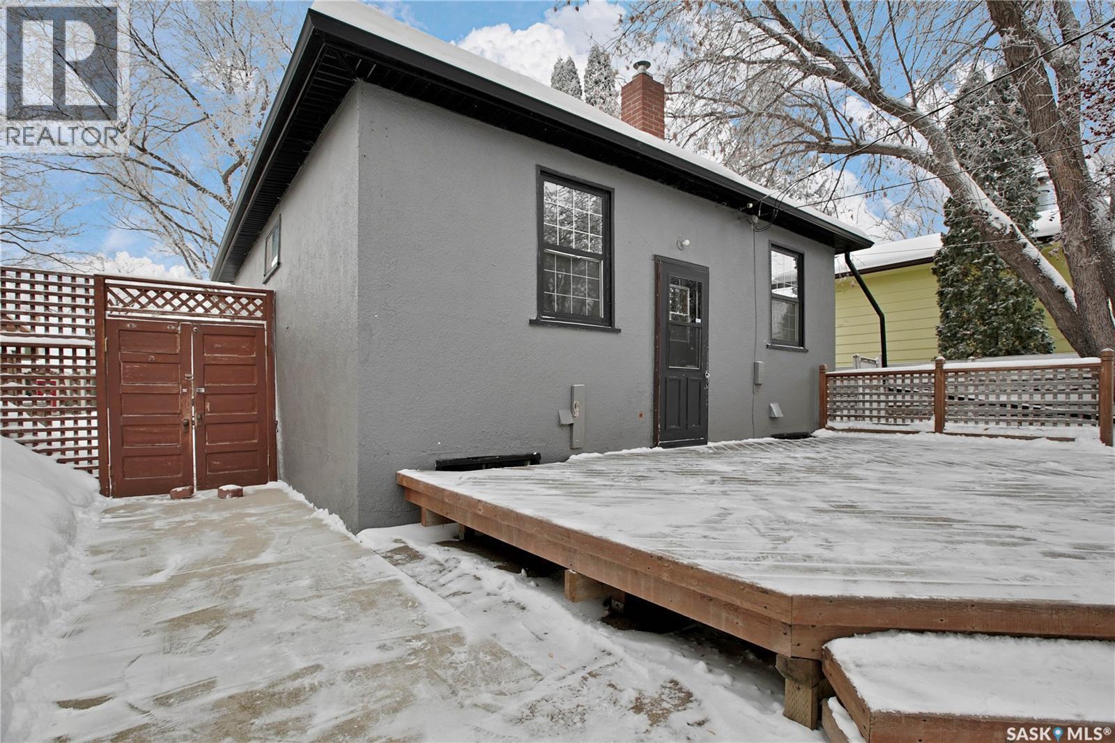 215 Isabella Street E, Saskatoon, SK - Outdoor With Exterior