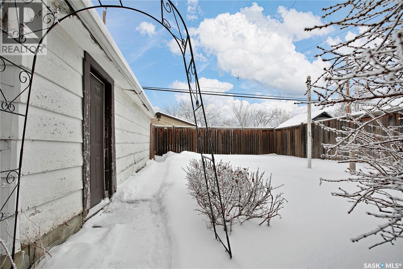 215 Isabella Street E, Saskatoon, SK - Outdoor