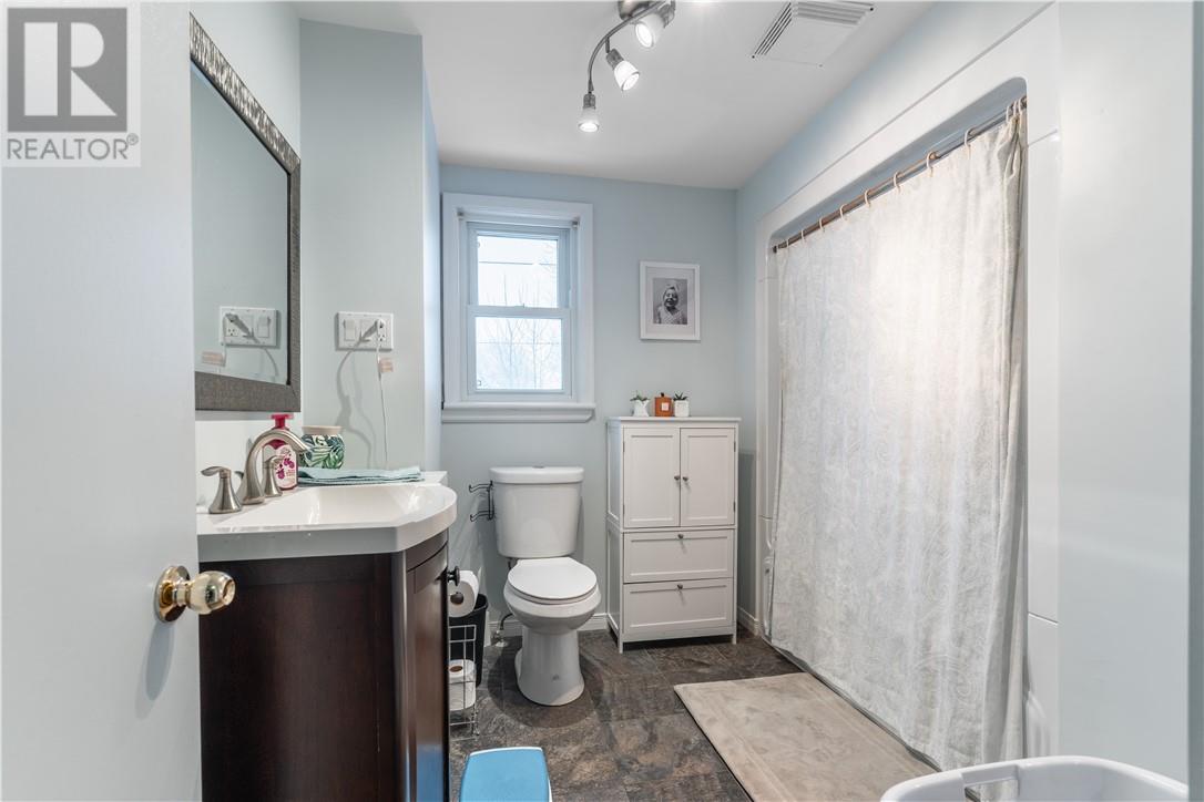 17 Macdonnell, Falconbridge, ON - Indoor Photo Showing Bathroom