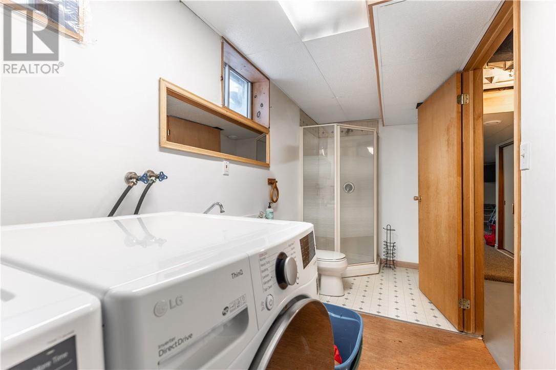 17 Macdonnell, Falconbridge, ON - Indoor Photo Showing Laundry Room