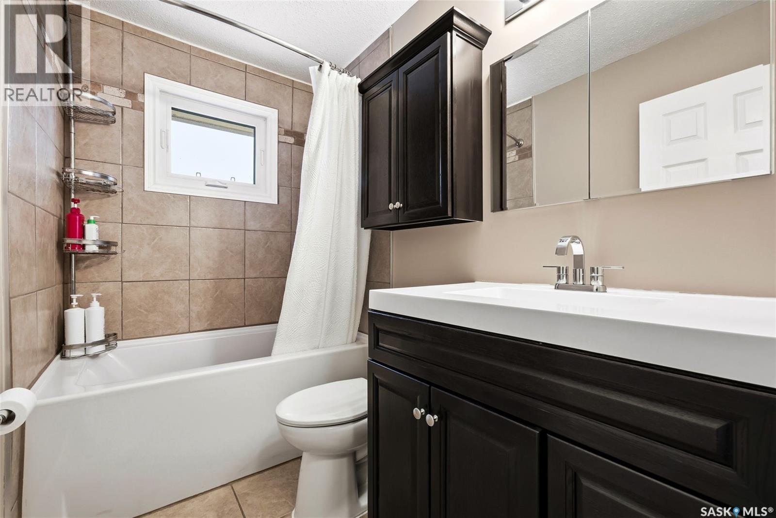 63 Champ Crescent, Regina, SK - Indoor Photo Showing Bathroom