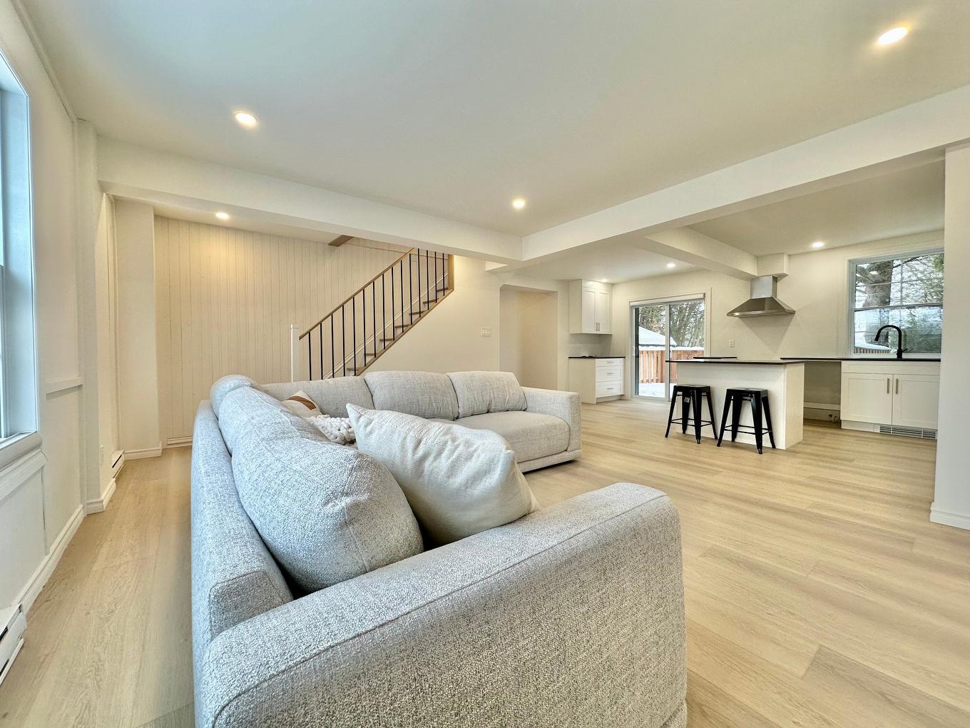 Salon - 230 Rue De La Princesse, Lachute, QC - Indoor Photo Showing Living Room
