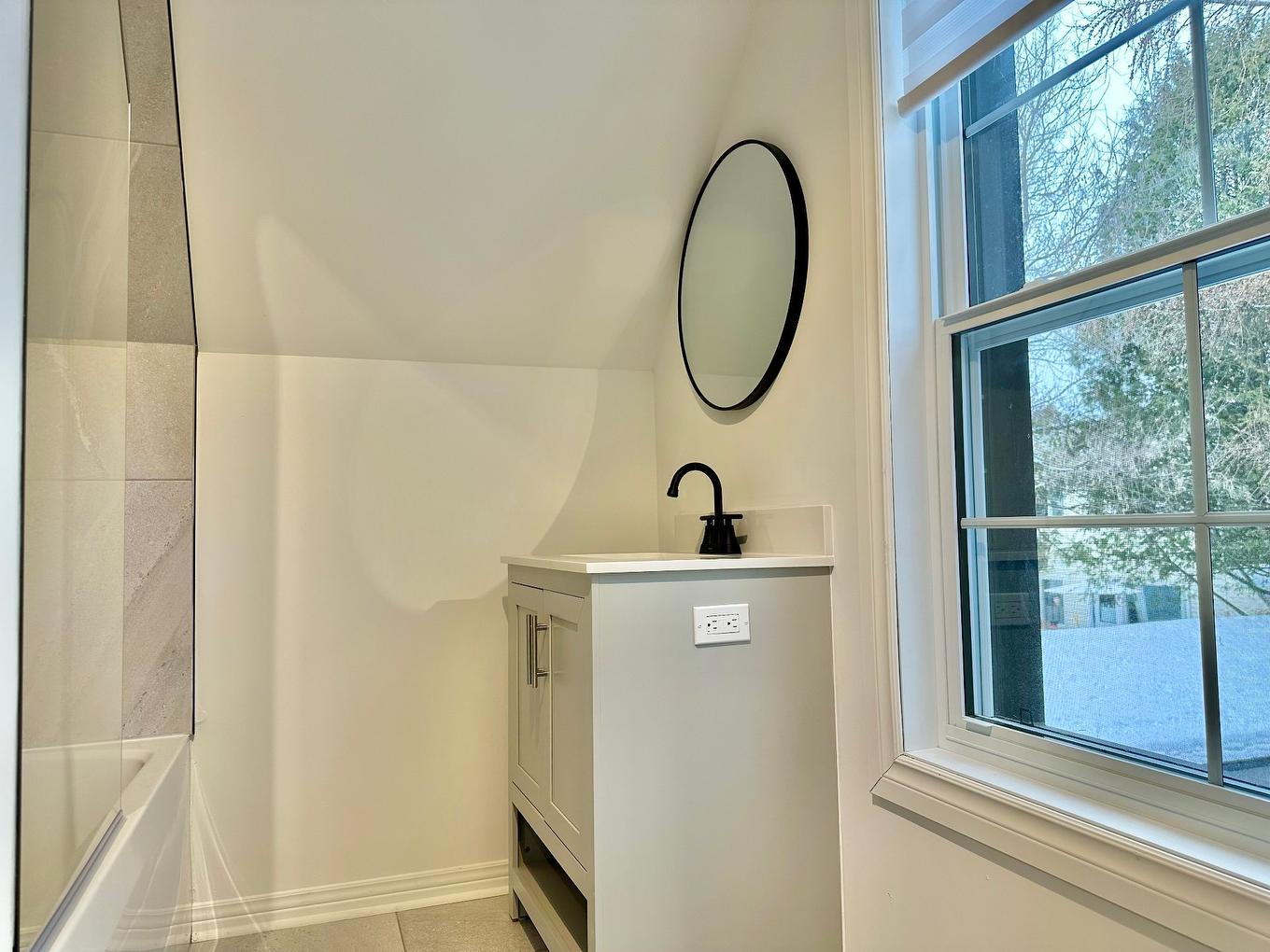 Salle de bains - 230 Rue De La Princesse, Lachute, QC - Indoor Photo Showing Bathroom