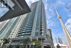 708 - 30 GRAND TRUNK CRESCENT Toronto, ON M5J 3A4