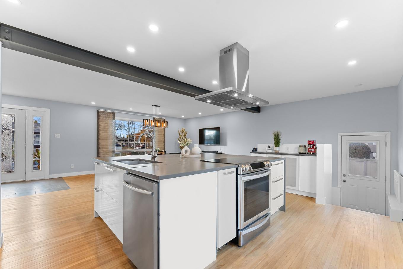 Cuisine - 4 Rue Lambert, Repentigny (Repentigny), QC - Indoor Photo Showing Kitchen With Upgraded Kitchen