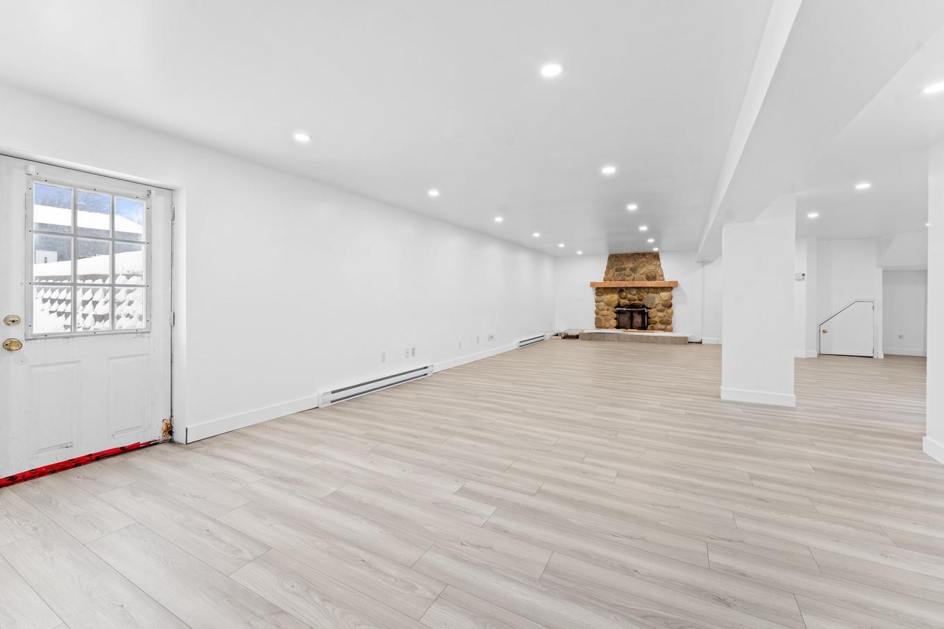 Salle familiale - 4 Rue Lambert, Repentigny (Repentigny), QC - Indoor Photo Showing Other Room