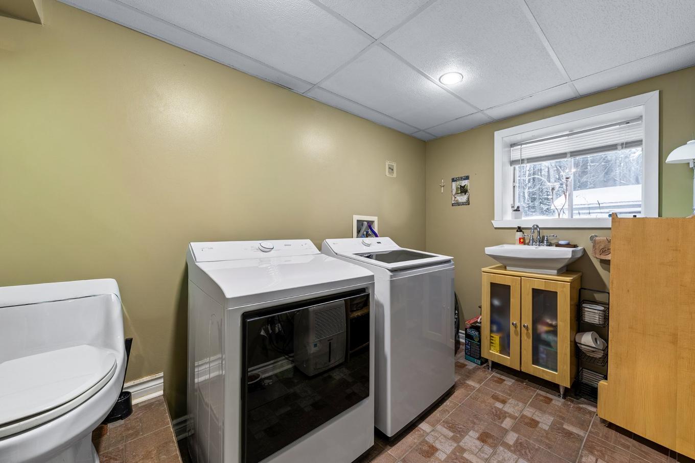 Salle d'eau - 330 Côte St-Paul, Saint-Colomban, QC - Indoor Photo Showing Laundry Room