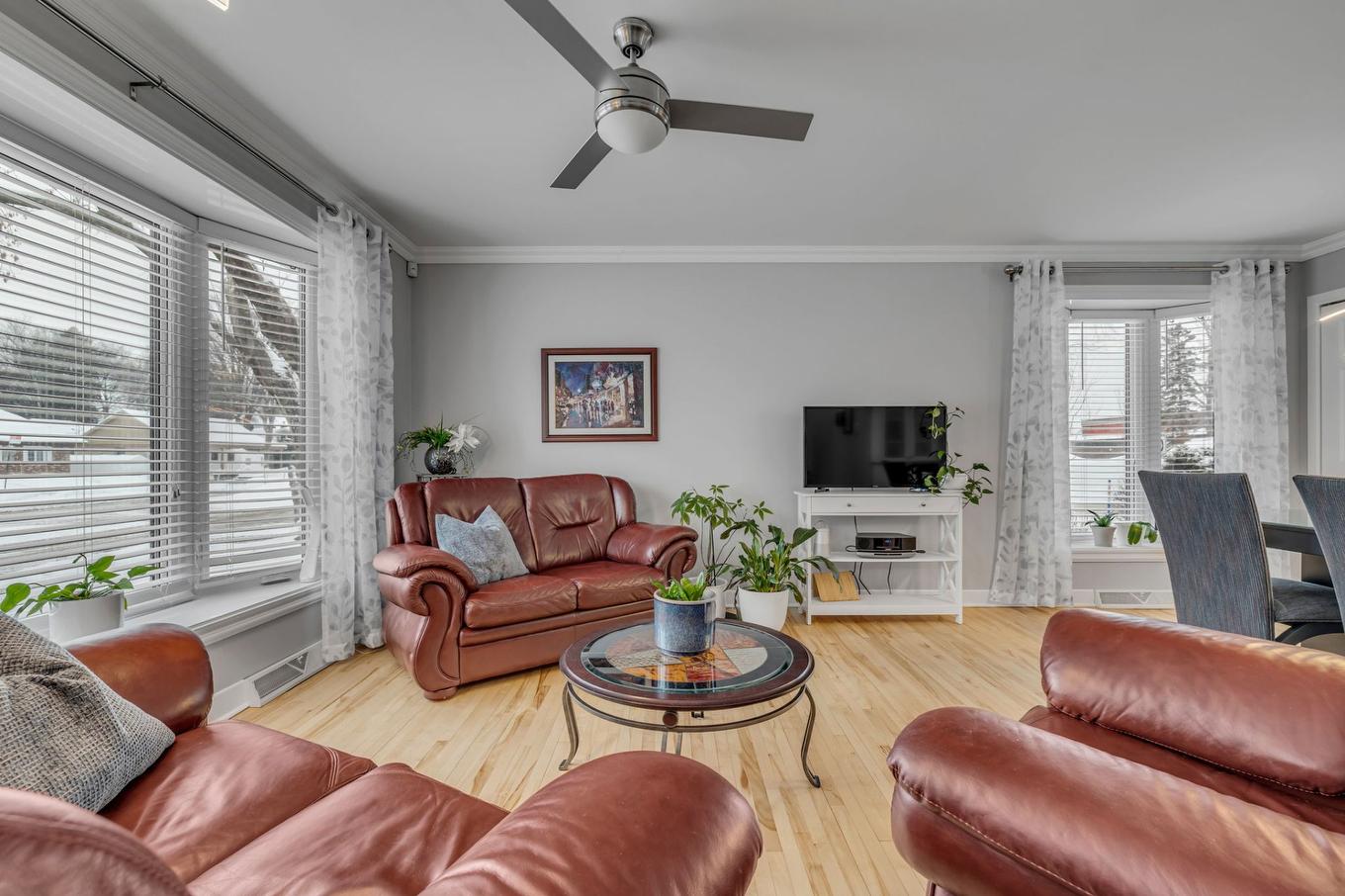 Salon - 8490 Boul. Mathieu, Québec (Charlesbourg), QC - Indoor Photo Showing Living Room