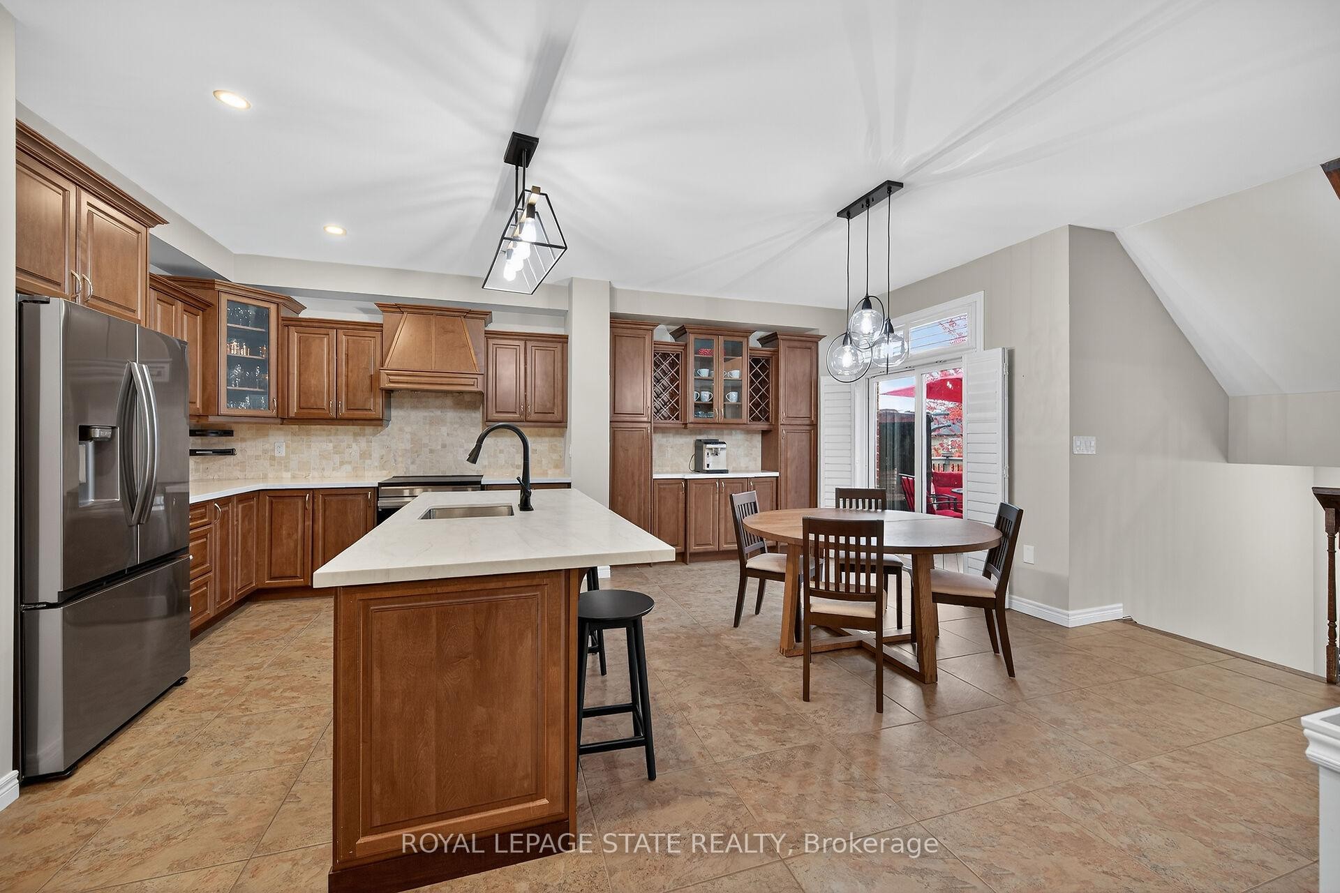 181 Springview Drive, Hamilton, ON - Indoor Photo Showing Kitchen