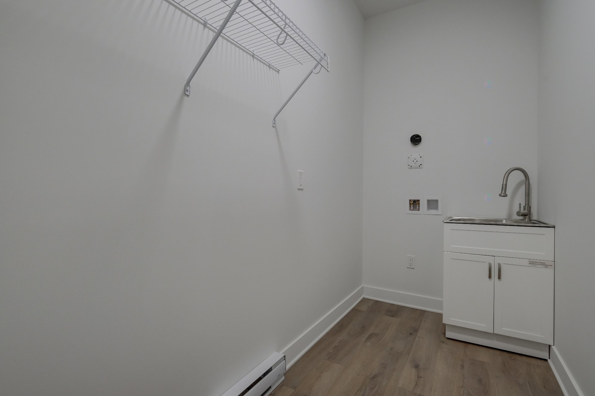 Salle de lavage - 102-2010 Rue De Chambly, Saint-Bruno-De-Montarville, QC - Indoor Photo Showing Other Room