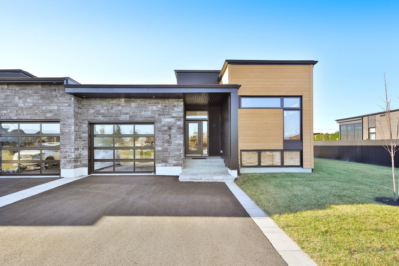 Frontage - 19 Rue Des Trembles, Saint-Jean-Sur-Richelieu, QC - Outdoor