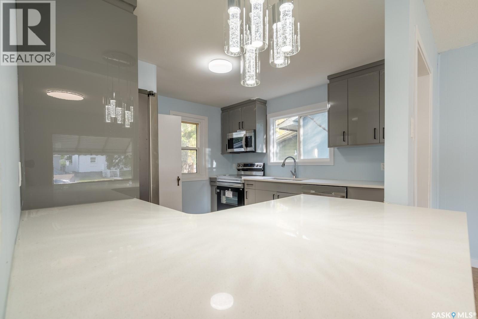 801 Argyle Street, Regina, SK - Indoor Photo Showing Kitchen