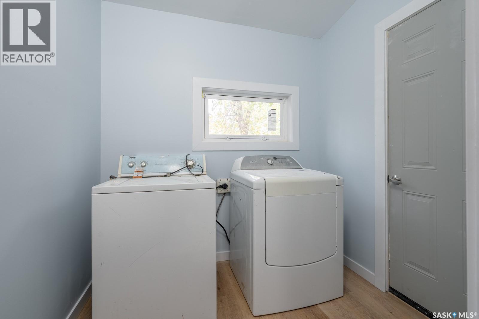 801 Argyle Street, Regina, SK - Indoor Photo Showing Laundry Room