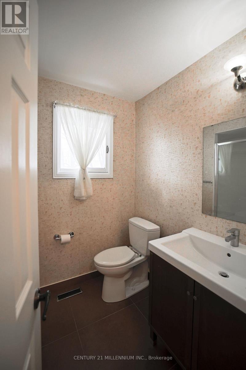 1281 Deer Run, Mississauga, ON - Indoor Photo Showing Bathroom