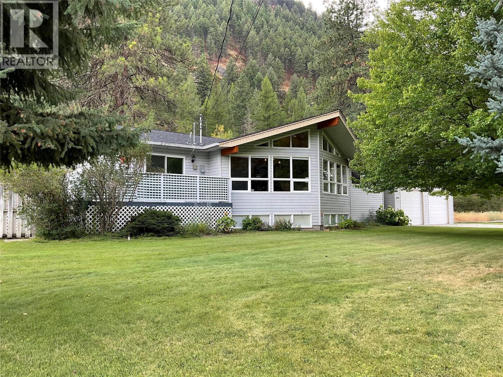 706 Central Avenue, Midway, BC - Outdoor