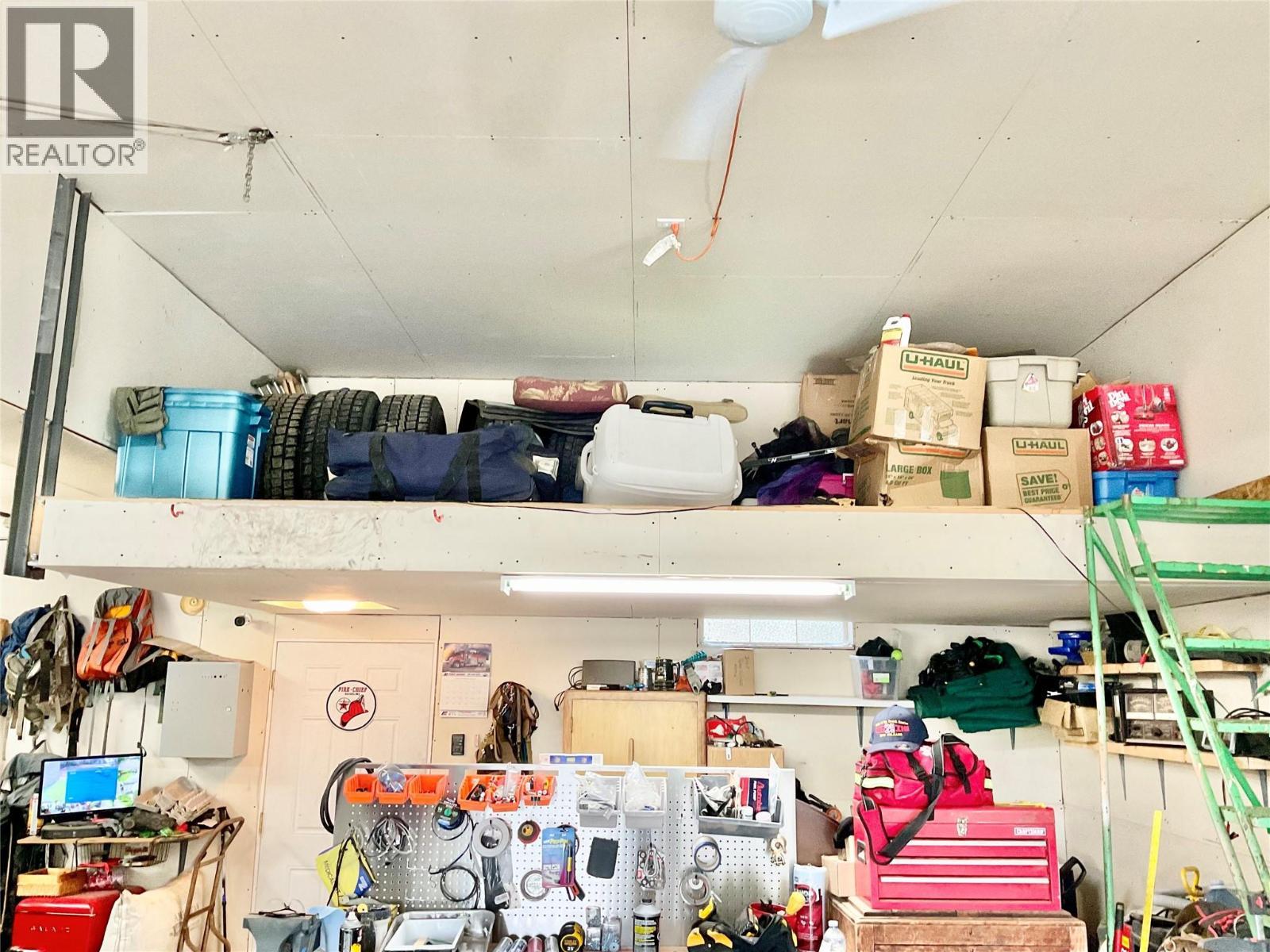 706 Central Avenue, Midway, BC - Indoor Photo Showing Other Room