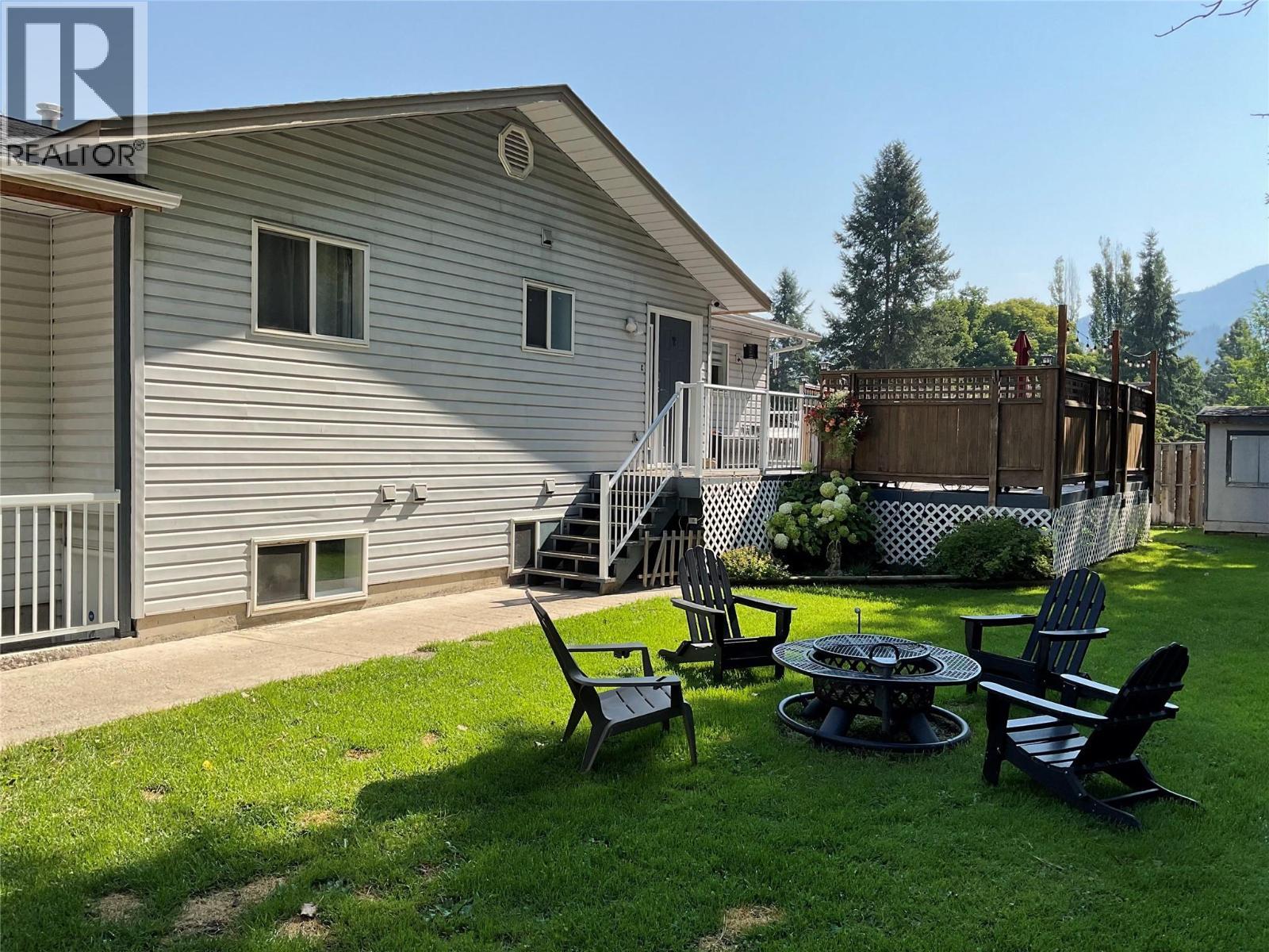 706 Central Avenue, Midway, BC - Outdoor With Exterior