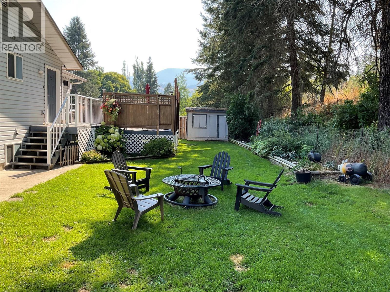 706 Central Avenue, Midway, BC - Outdoor