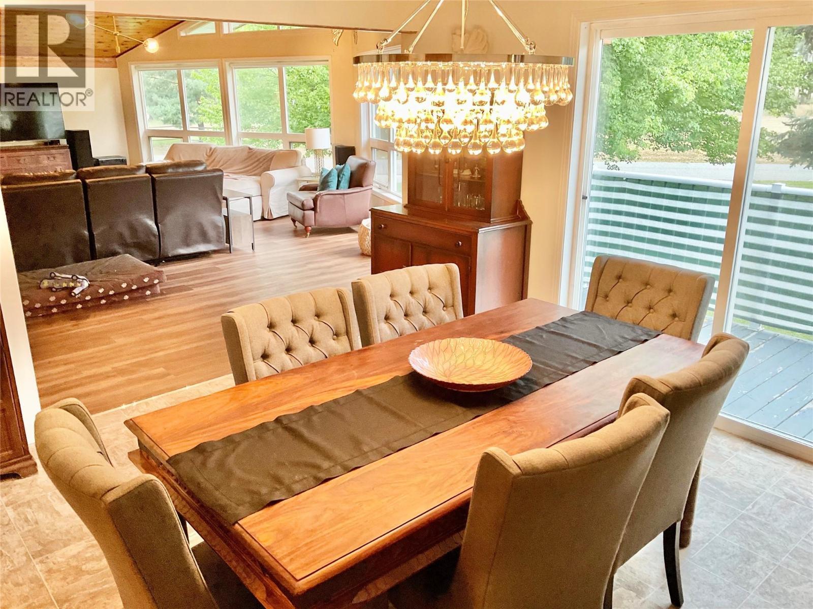 706 Central Avenue, Midway, BC - Indoor Photo Showing Dining Room