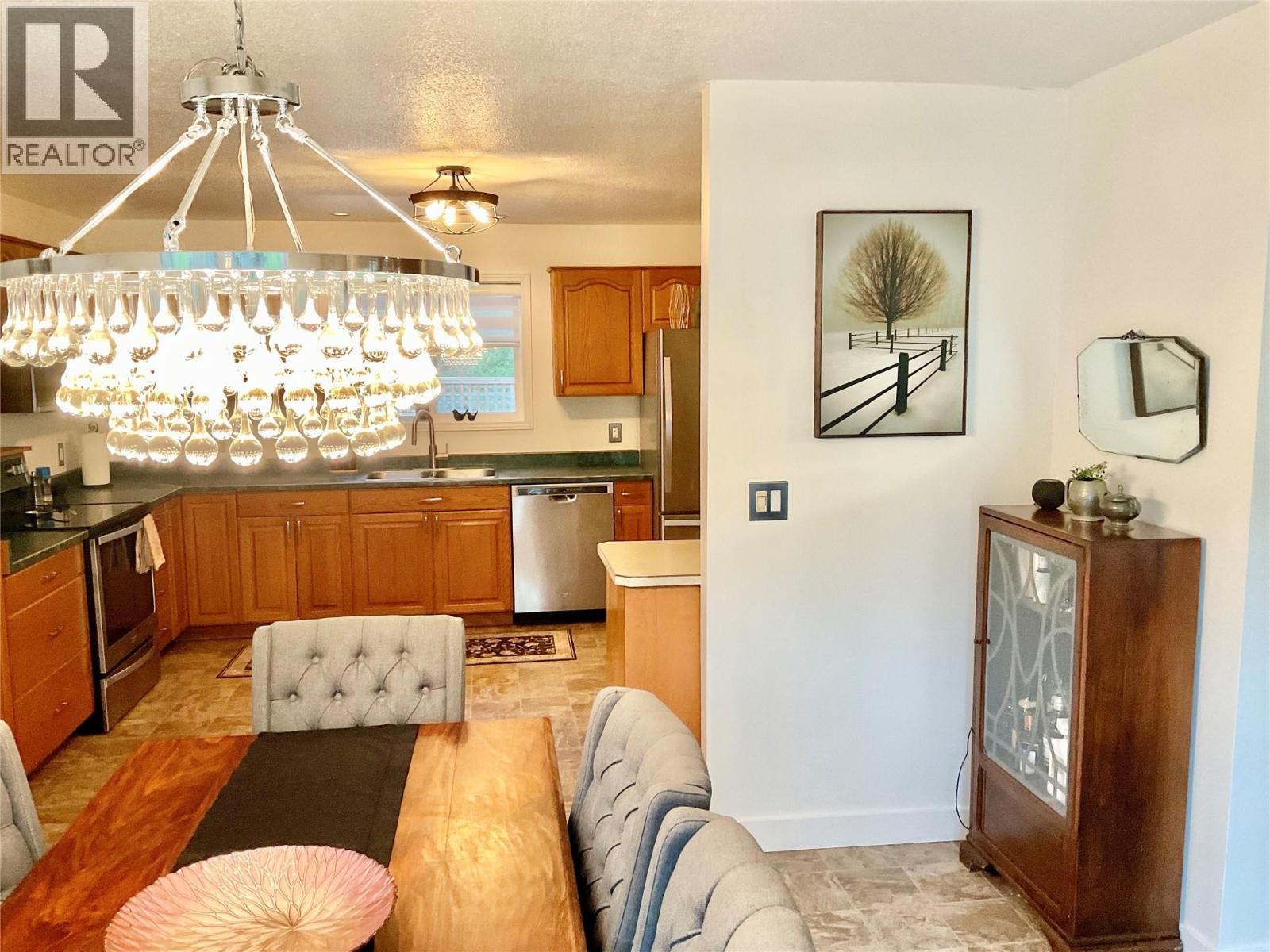 706 Central Avenue, Midway, BC - Indoor