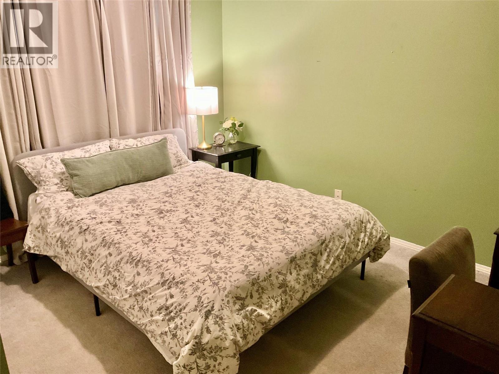706 Central Avenue, Midway, BC - Indoor Photo Showing Bedroom