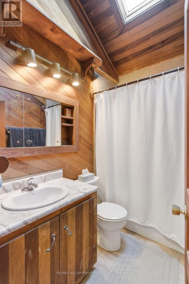 267 Thayer Avenue, Hamilton, ON - Indoor Photo Showing Bathroom