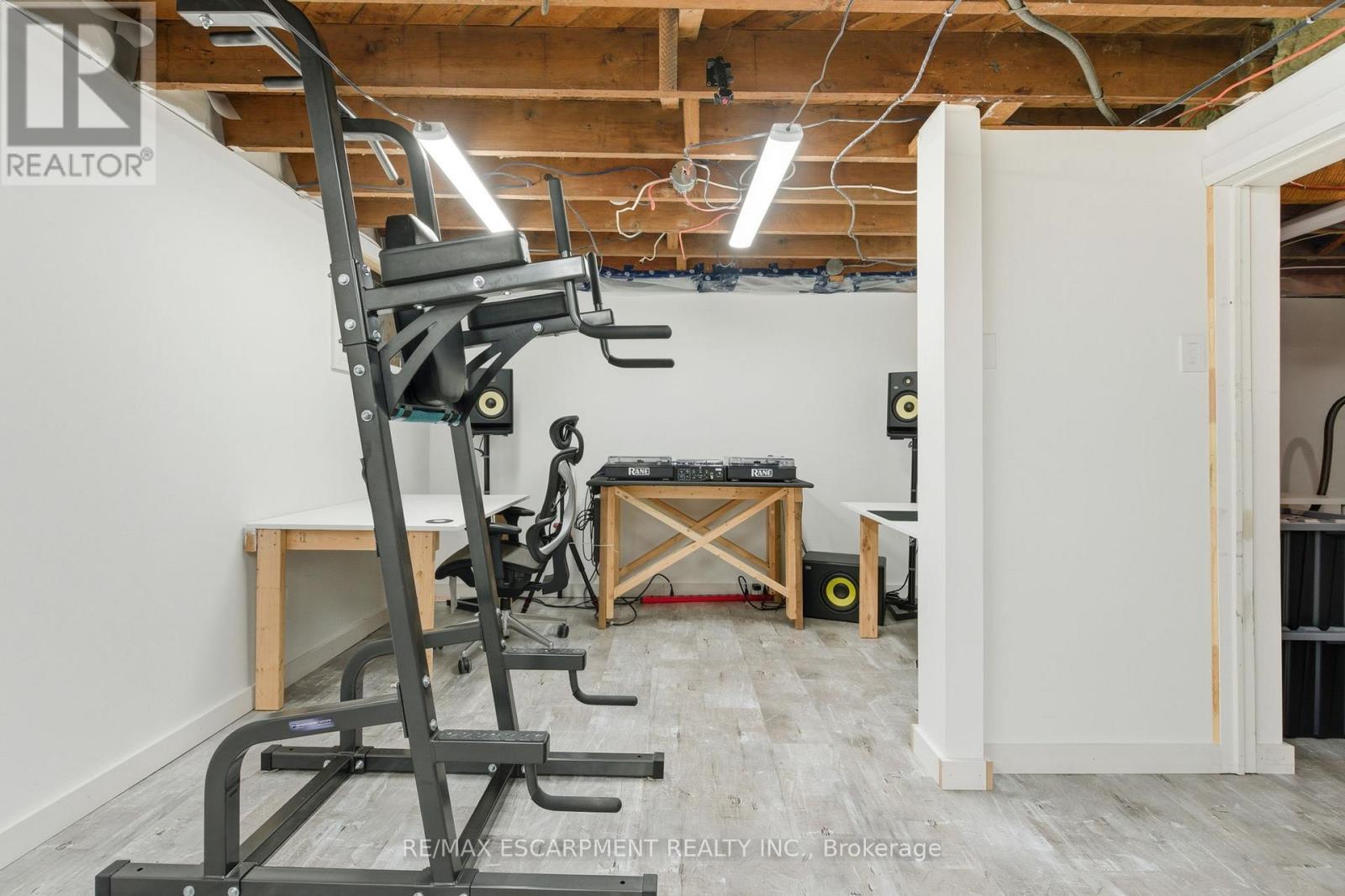 267 Thayer Avenue, Hamilton, ON - Indoor Photo Showing Gym Room