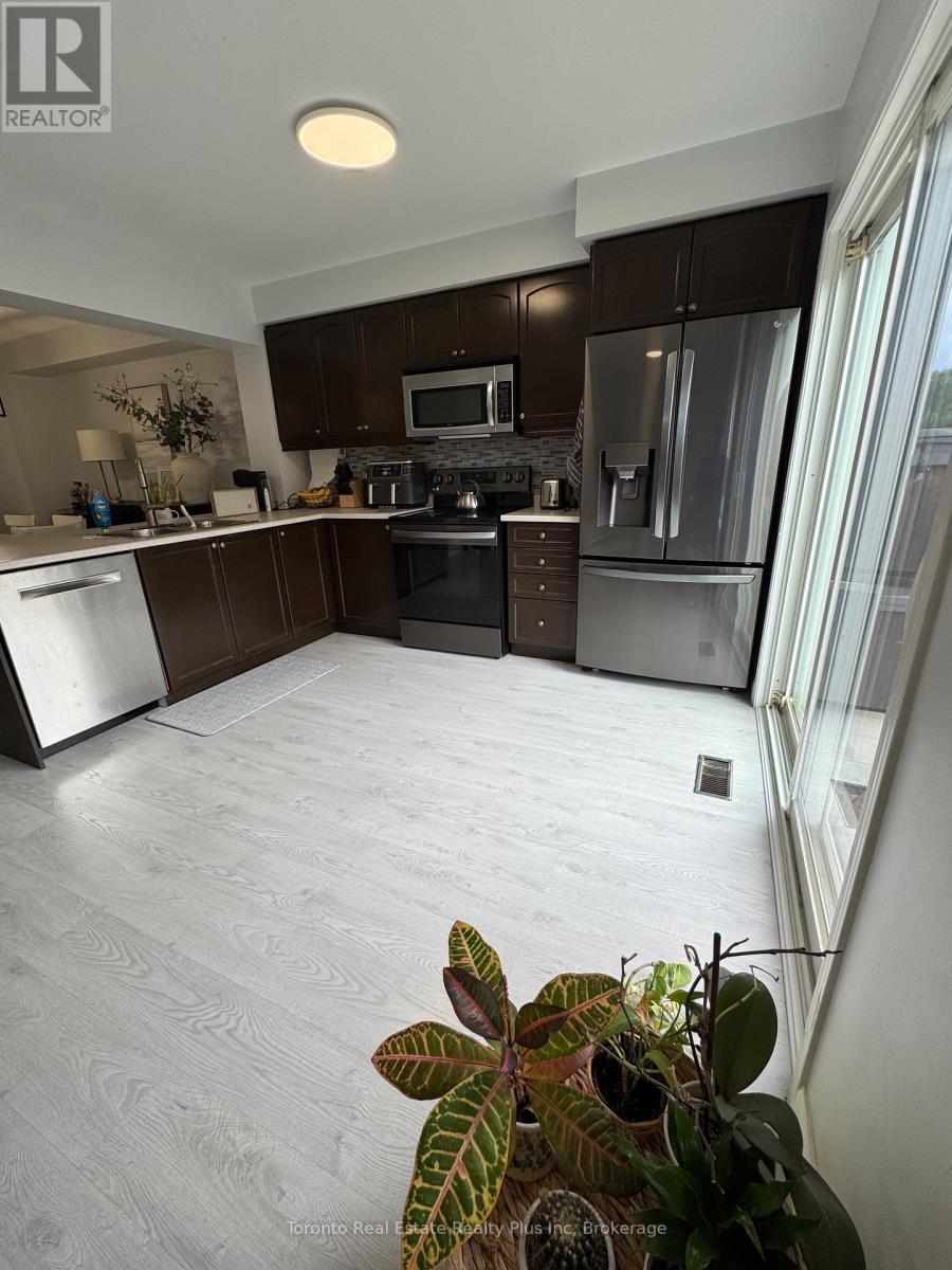 573 Cargill Path, Milton, ON - Indoor Photo Showing Kitchen With Stainless Steel Kitchen
