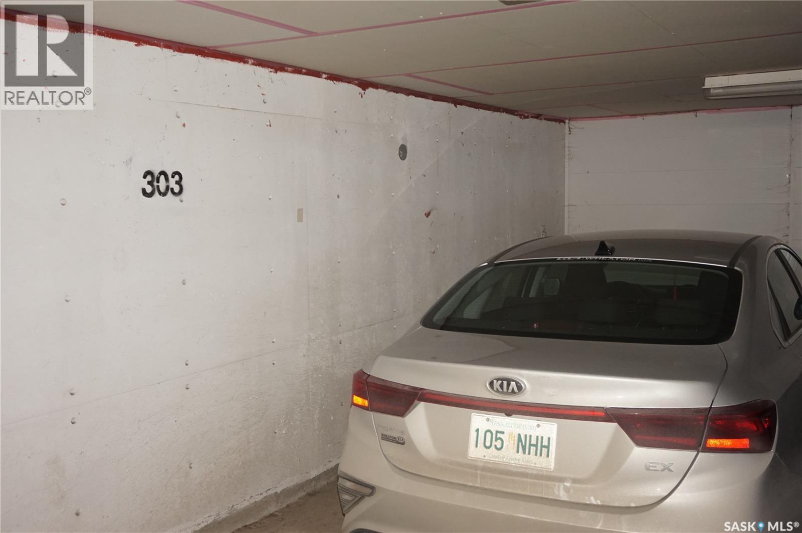 303 2315 Mcintyre Street, Regina, SK - Indoor Photo Showing Garage