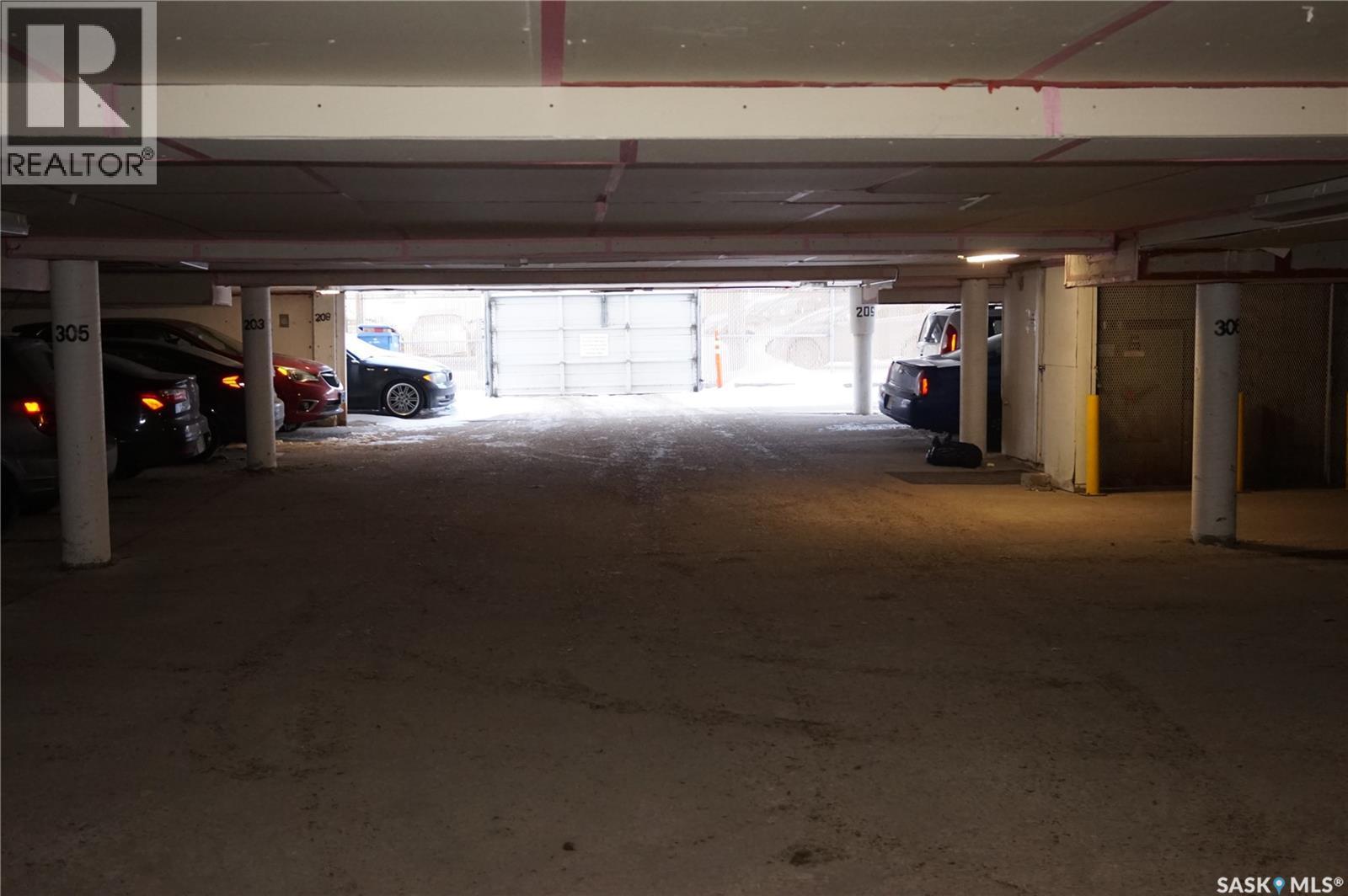 303 2315 Mcintyre Street, Regina, SK - Indoor Photo Showing Garage