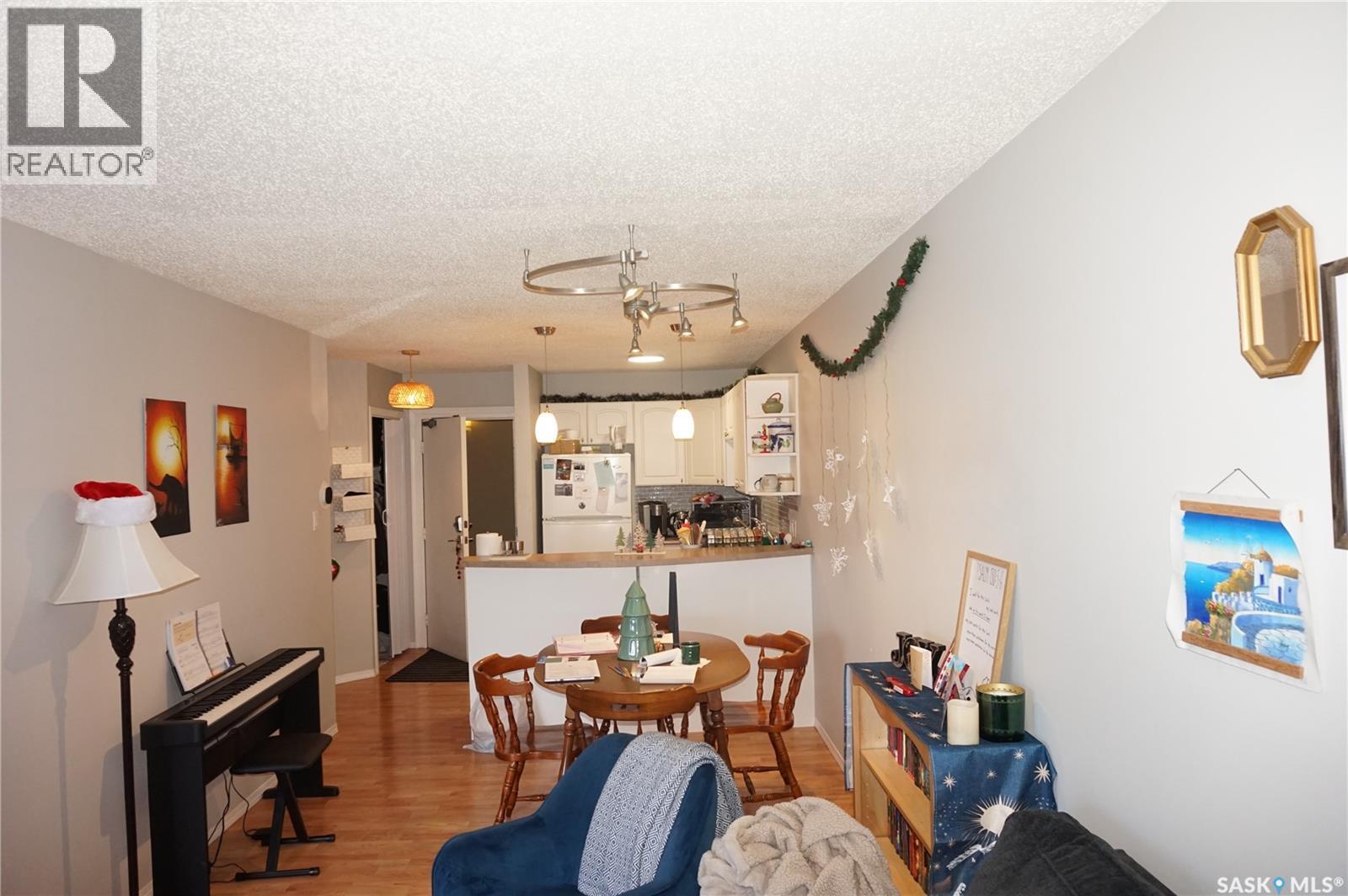 303 2315 Mcintyre Street, Regina, SK - Indoor Photo Showing Living Room