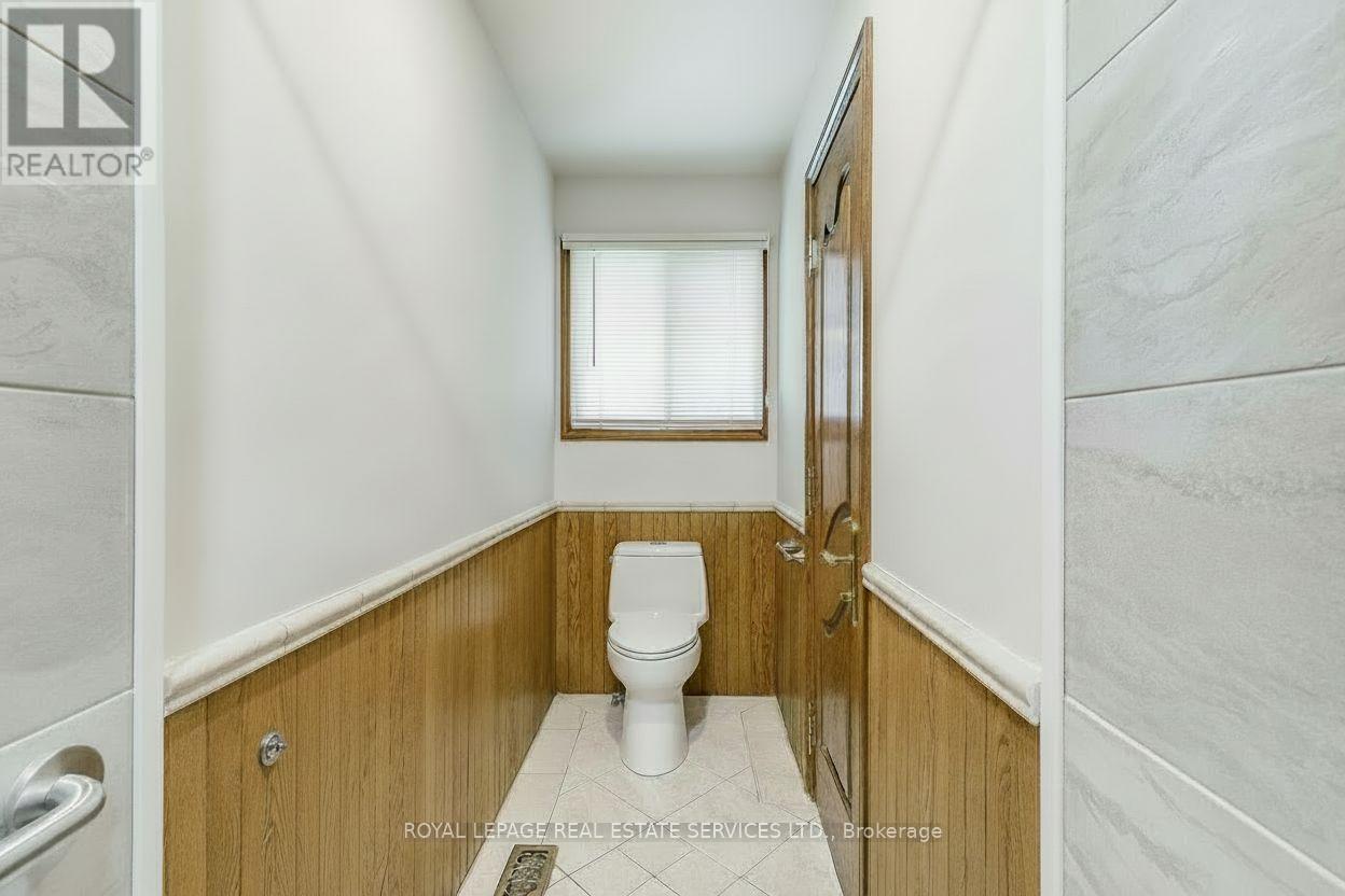 4261 Bridlepath Trail, Mississauga, ON - Indoor Photo Showing Bathroom