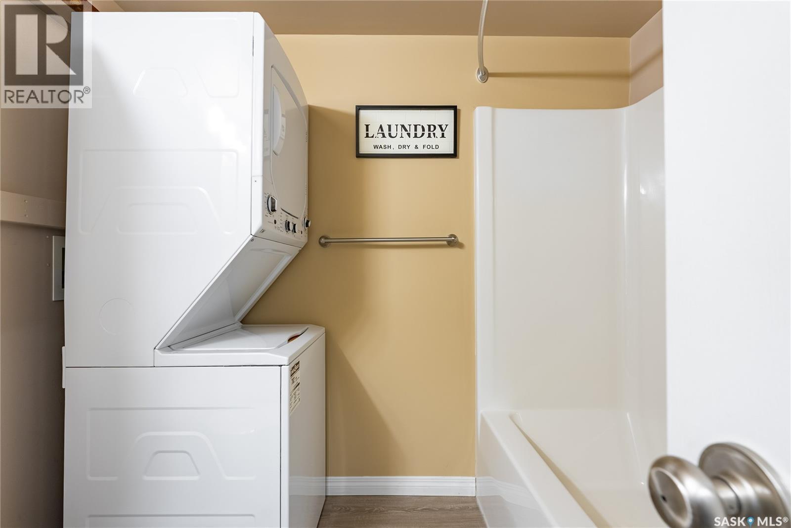105 303 Lowe Road, Saskatoon, SK - Indoor Photo Showing Laundry Room