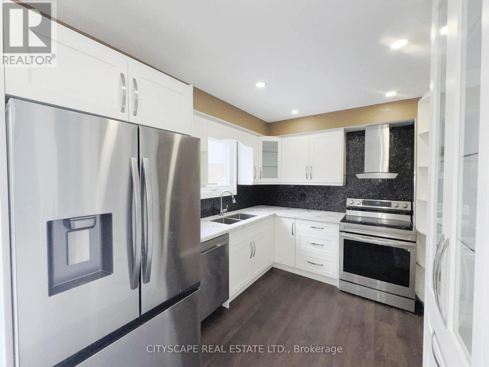 Kitchen - 4064 Teakwood Drive, Mississauga, ON - Indoor Photo Showing Kitchen With Stainless Steel Kitchen With Double Sink
