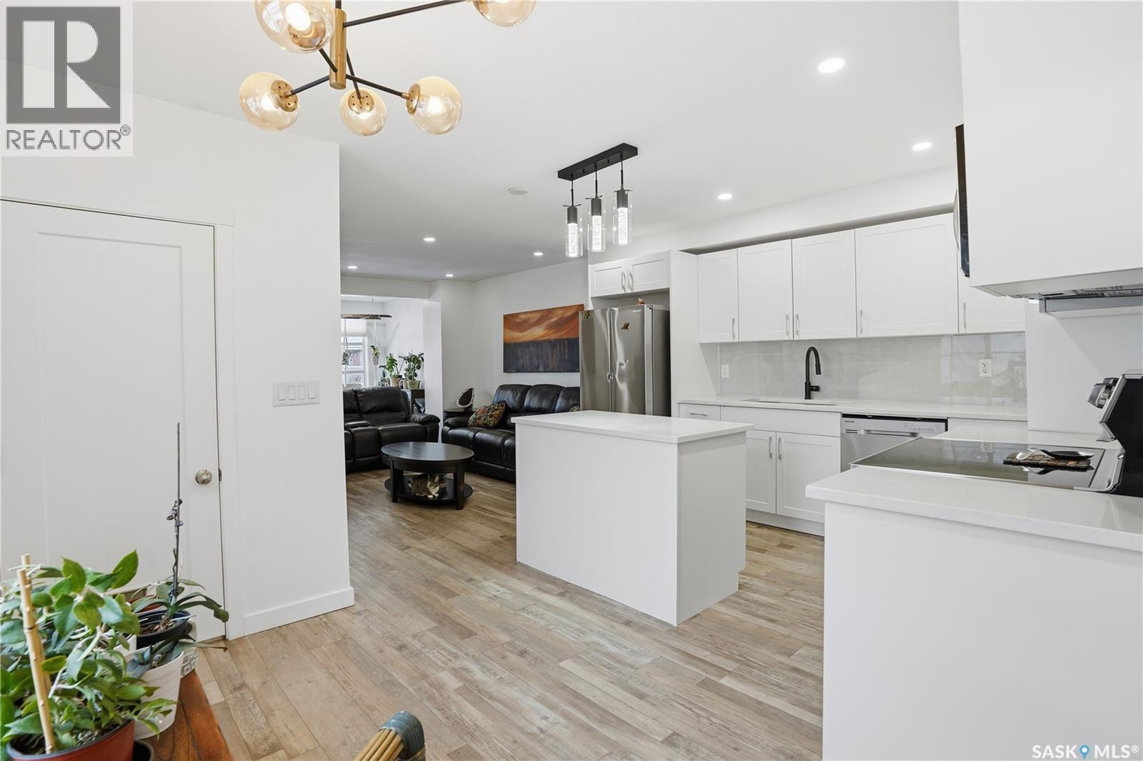 2179 Broder Street, Regina, SK - Indoor Photo Showing Kitchen