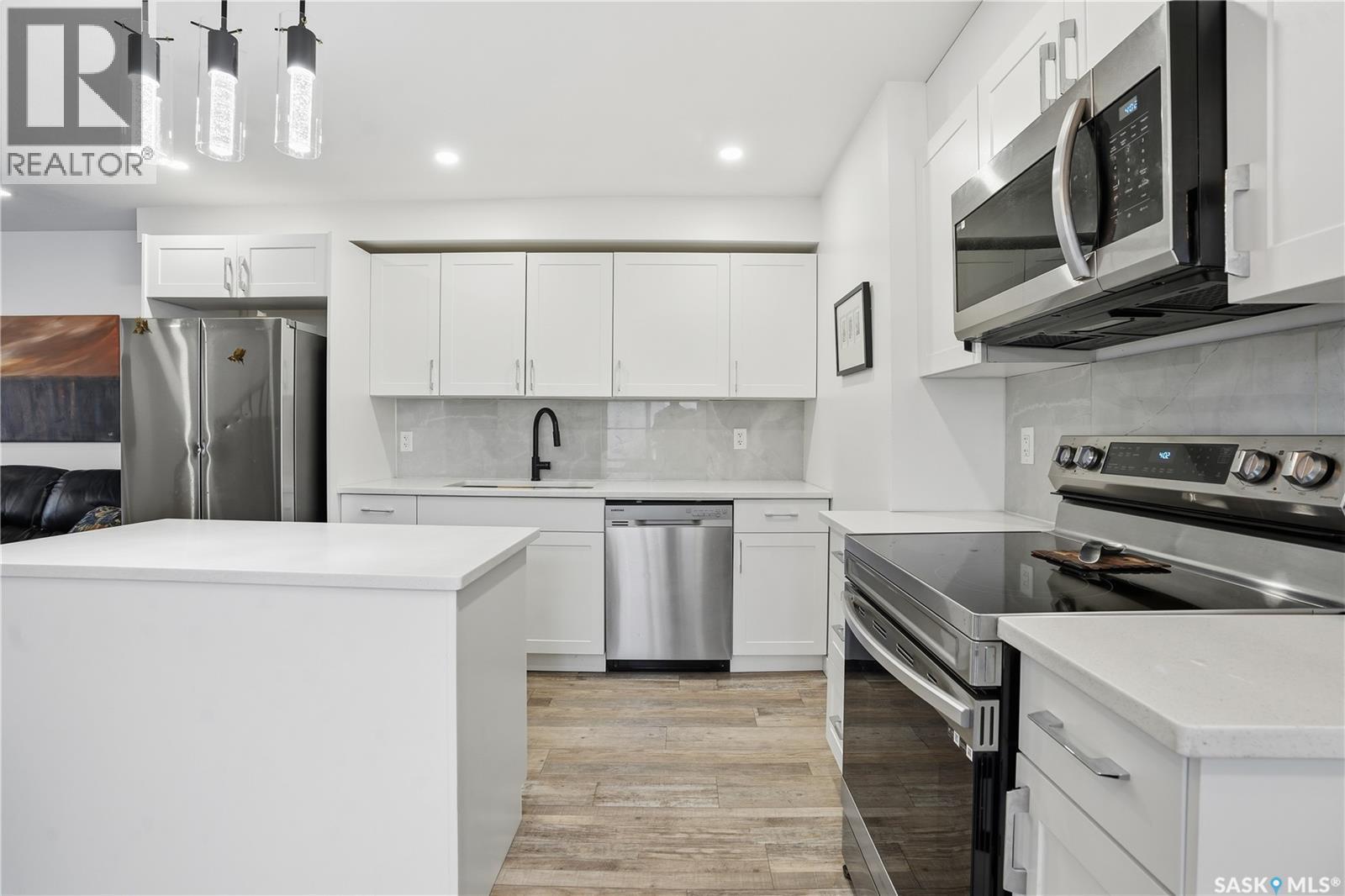 2179 Broder Street, Regina, SK - Indoor Photo Showing Kitchen With Stainless Steel Kitchen With Upgraded Kitchen