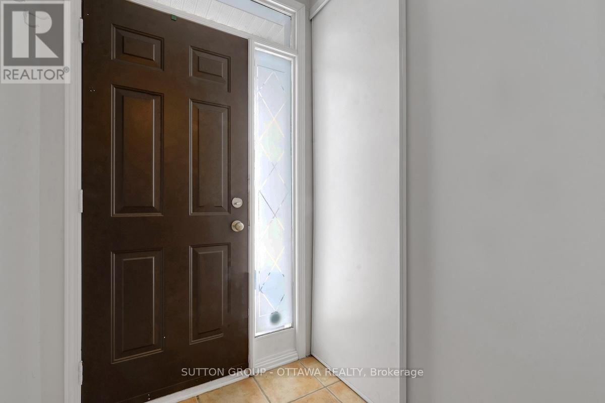 17 Glenhaven Private, Ottawa, ON - Indoor Photo Showing Other Room