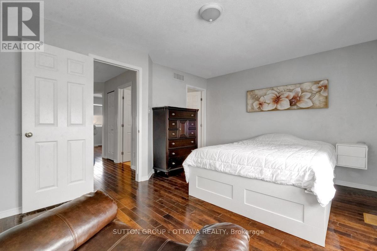 17 Glenhaven Private, Ottawa, ON - Indoor Photo Showing Bedroom